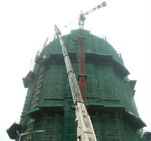 昭通市吊车在工地上作业